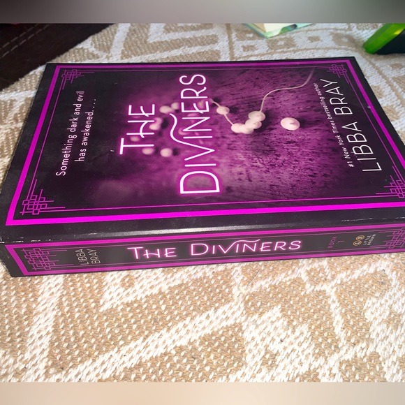 The Diviners by Libby Bray - Picture 2 of 3